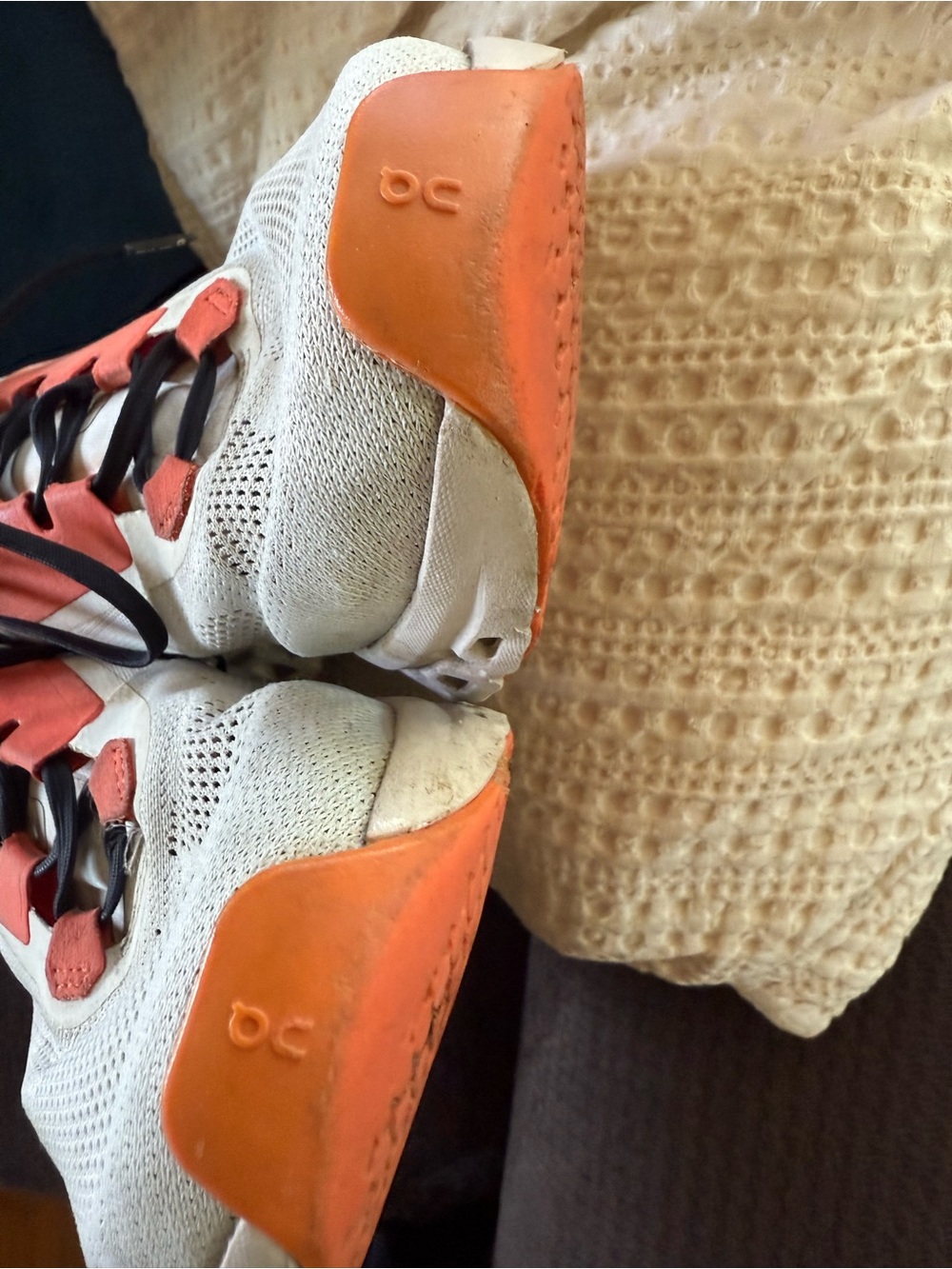 On cloud orange and white running shoes - Picture 7 of 10